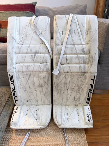 32" 2023 True Catalyst PX3 Goalie Leg Pads (Used)