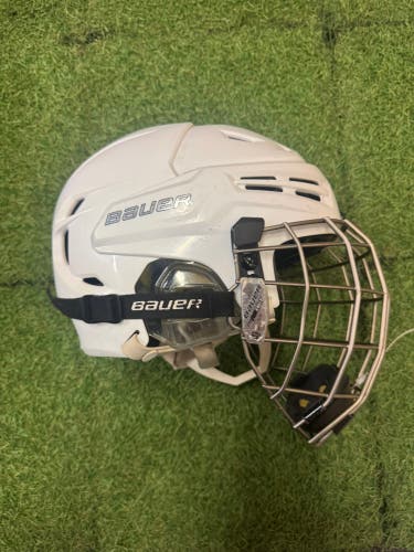 White Small Bauer Re-Akt Helmet (Used)