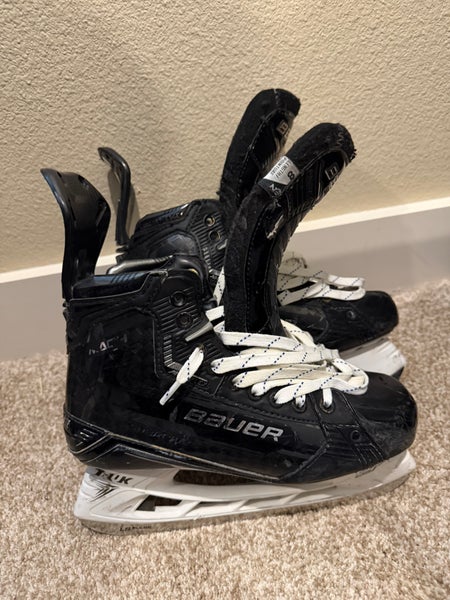 Black 2022 Bauer Supreme Mach Hockey Skates Regular Width 8 (Used)