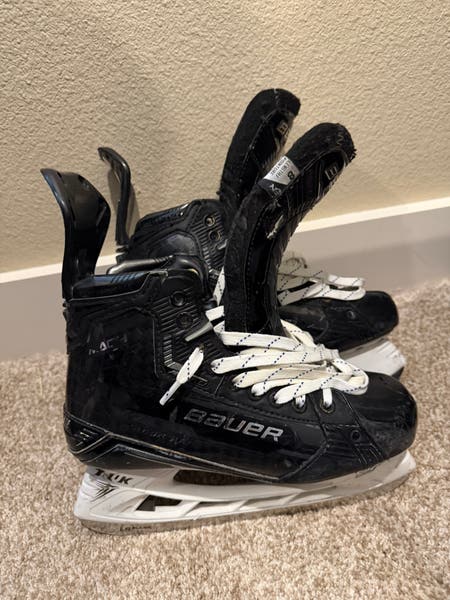 Black 2022 Bauer Supreme Mach Hockey Skates Regular Width 8 (Used