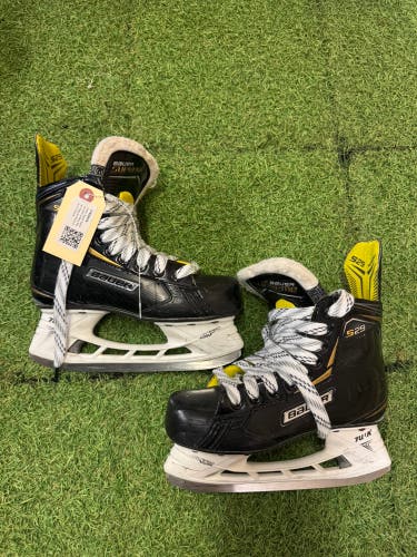 Junior Bauer Supreme S29 Hockey Skates Regular Width Size 3.5 (Used)