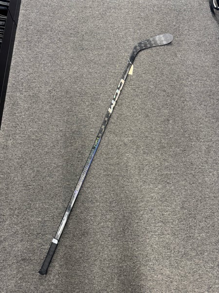 Intermediate CCM Ribcor Trigger 9 Pro Hockey Stick Right Handed P28 65 Flex (Used)