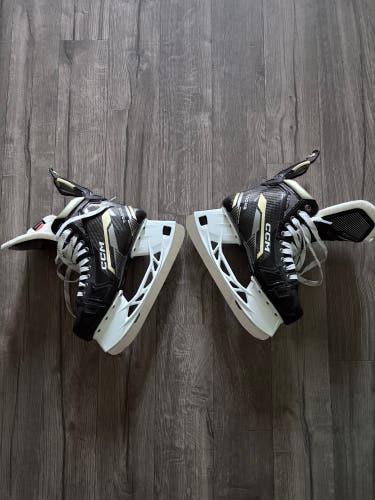 2022 CCM AS-V Pro Hockey Skates Regular Width 6 (Used)