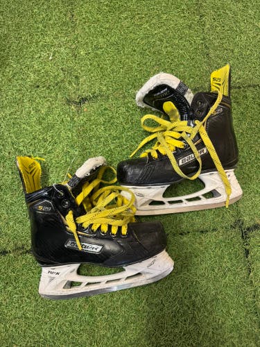 Junior Bauer Supreme S29 Hockey Skates Regular Width Size 3 (Used)