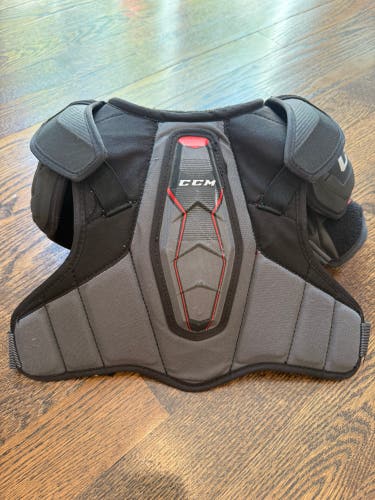Medium Junior CCM JetSpeed Xtra Shoulder Pads (Used)