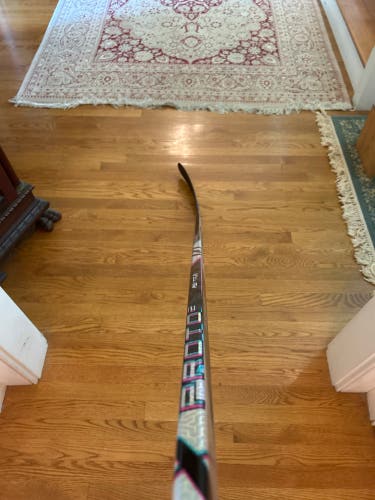 Senior Bauer Proto2 Right Handed Hockey Stick P92 77 Flex (Lightly Used)