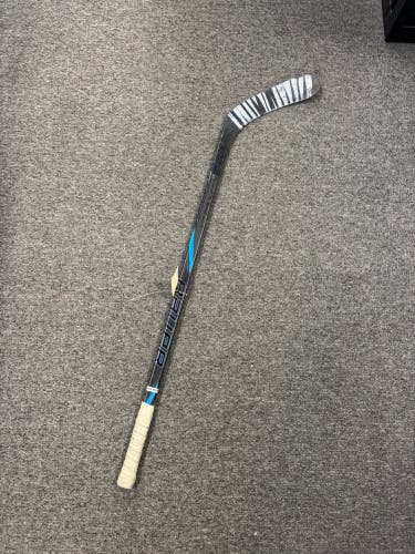 Youth Bauer Nexus Tracer Hockey Stick Right Handed P92 Less Than 30 Flex (Used)