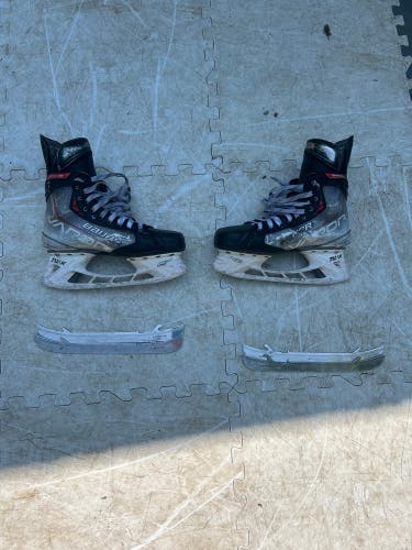 Red 2021 Bauer Vapor Hyperlite Hockey Skates Regular Width Pro Stock 6.5 (Used)