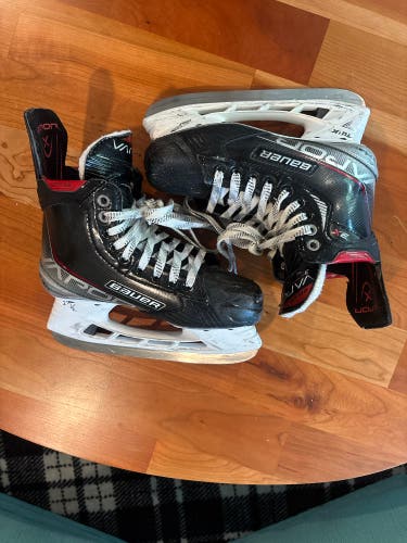 2021 Bauer Vapor 3X Hockey Skates Regular Width Size 4.5 (Used)