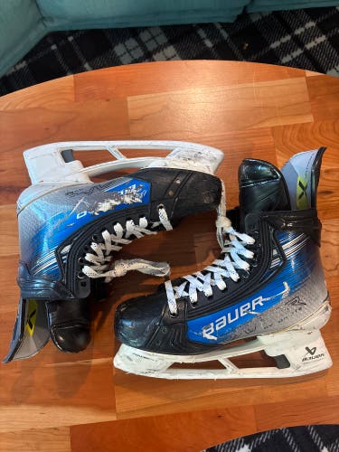 Blue 2023 Bauer Vapor Hyperlite 2 Hockey Skates Regular Width Pro Stock 7 (Used)