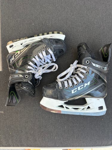 2021 CCM Ribcor 100k Pro Hockey Skates Size 4 (Used)