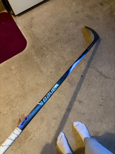 Senior Bauer Vapor Flylite Right Handed Hockey Stick P92 77 Flex (Used)
