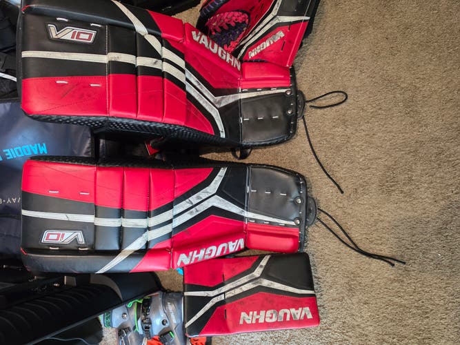 26" Vaughn Velocity V10 Goalie set (Used)