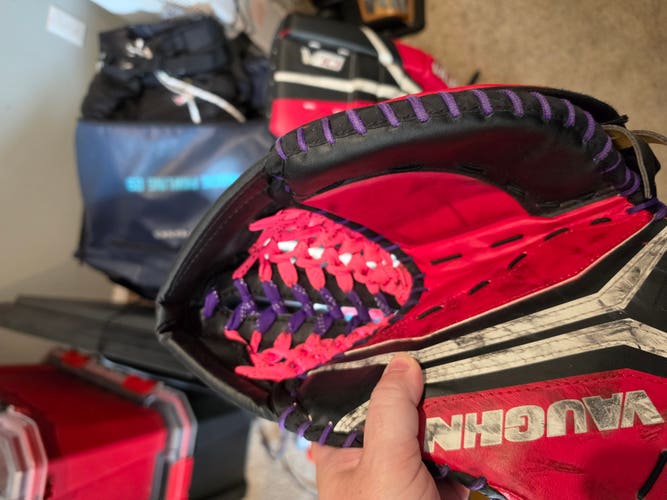 26 +2" Vaughn Velocity V10 Goalie set (Used)