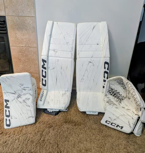 34" 2025 CCM EFlex 7 Regular Goalie Full Set Pro Stock (Used)