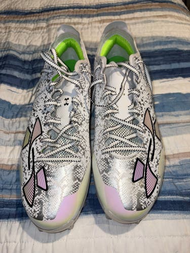 Men's Size M 12.0 (W 13.0) Adult Under Armour Low Top (New)