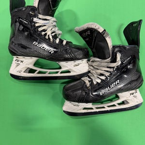 Bauer Supreme Matrix Hockey Skates | Size 7 Fit 2