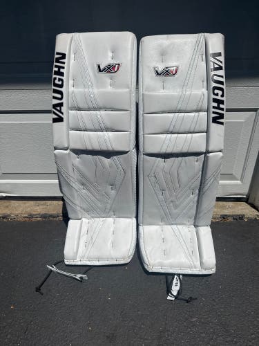 33" +2 Vaughn VX1 Pro Carbon Goalie Leg Pads (Used)