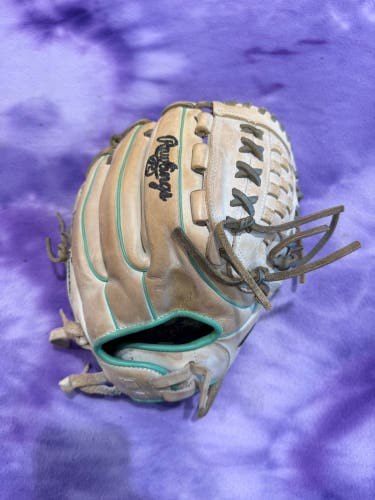 White Rawlings Heart of The Hide RH Pitcher's Softball Glove 12" (Used)