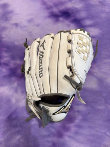 White Mizuno ELITE RH Pitcher's Softball Glove 12" (Used)