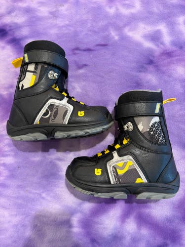 Kid's 5Y (Big Kids / Youth) Burton Freestyle Snowboard Boots All Mountain (Used)