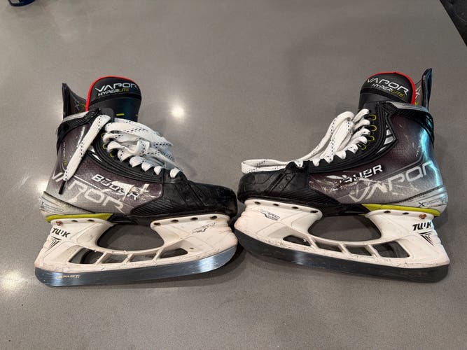 2021 Bauer Vapor Hyperlite Hockey Skates 7.5 (Used)