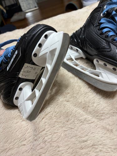 Bauer Vapor VOLT Hockey Skates 8 (Used)