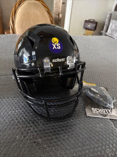 Youth XS Schutt Vengeance A11 Helmet (New)