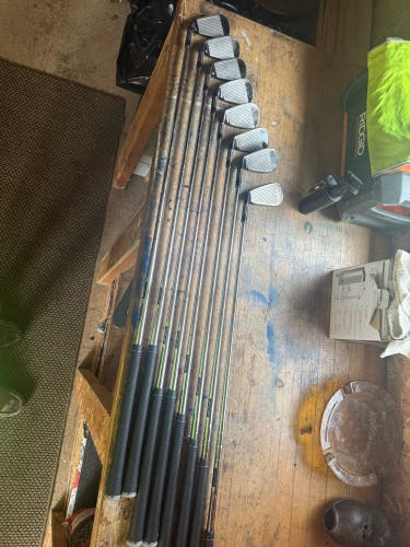 Men's TaylorMade M2 4 iron Right Handed Regular Flex Steel Shaft 37" (Used)