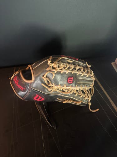 Wilson A2000 RH Outfield Baseball Glove 12.75" (Used)