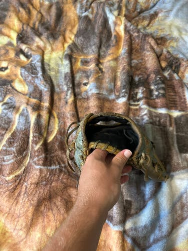 Wilson A2000 RH Infield Baseball Glove 11.5" (Used)