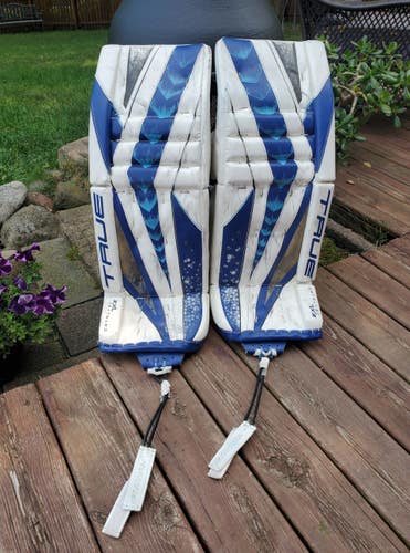 30" True Catalyst 7X3 Goalie Leg Pads (Used)