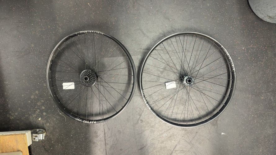 SunRinglé Duroc SD37 Mullet Wheelset (29"/27.5")