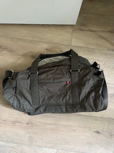 Green Adult Unisex Lululemon Gym Bag (Used)