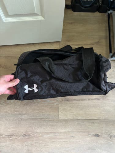 Black Men's Under Armour Duffle Bag (Used)