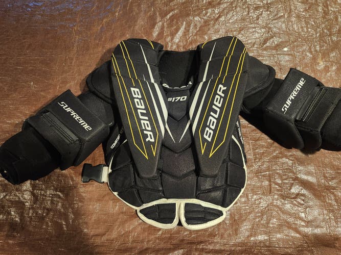 Medium Bauer Supreme S170 Goalie Chest Protector (Used)