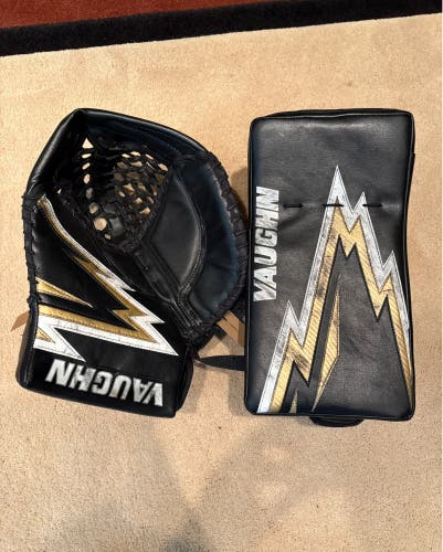 Vaughn SLR4 blocker and V10 Glove Pro Carbon Regular hand (Used 1 season)