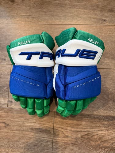 True Catalyst 9x Pro Gloves 13.5" Pro Stock