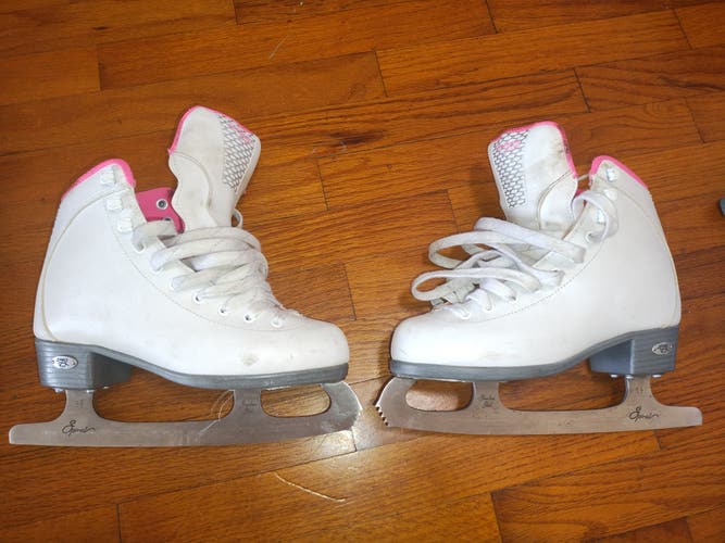 Riedell Figure Skates B Junior 3 (Used)
