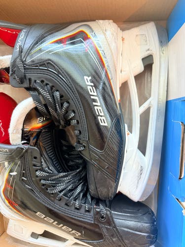 2025 Bauer Vapor Flypro Hockey Skates 10.5 (Used)