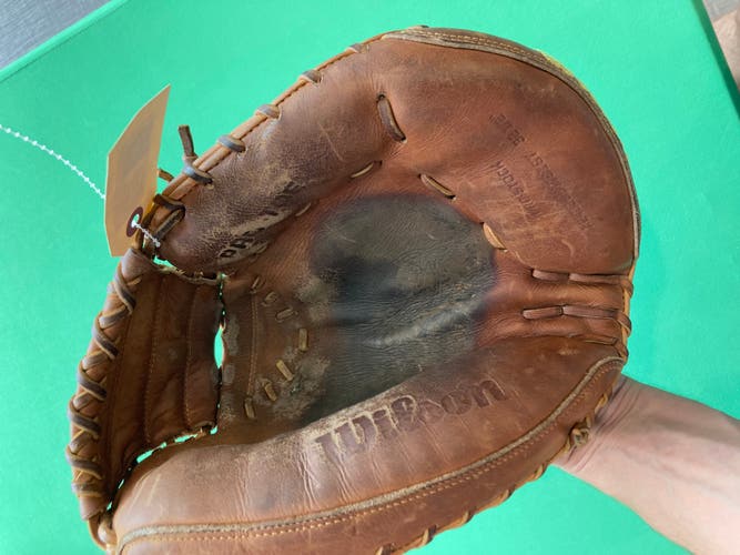 Brown Wilson A2000 1791 RH Catcher's Baseball Glove 32.5" (Used)