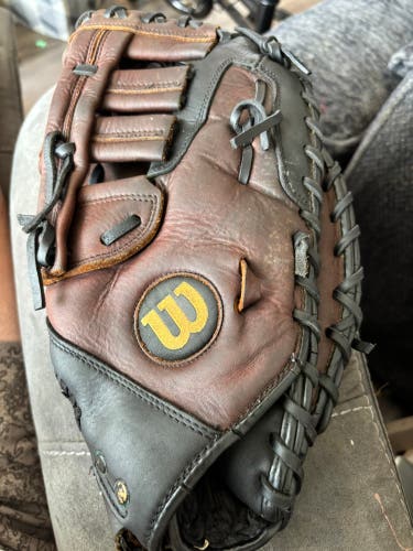 Wilson A500 RH First Base Baseball Glove 12" (Used)