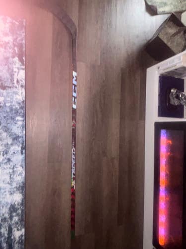 Intermediate CCM JetSpeed FT5 Left Hand Hockey Stick P28 65 Flex (New)