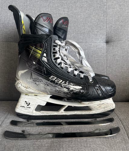 2023 Bauer Vapor Hyperlite 2 Hockey Skates - Size 7 (Used)