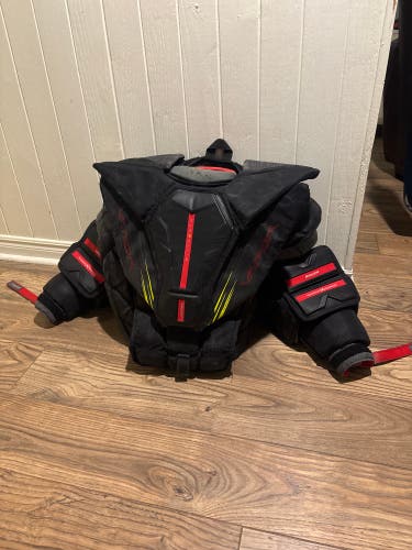 Medium Bauer Vapor Hyperlite 2 Goalie Chest Protector (Used)