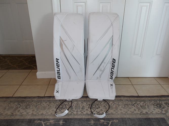 Very Lightly Used Bauer Vapor X5 Pro Goalie Leg Pads Size Senior Medium in White