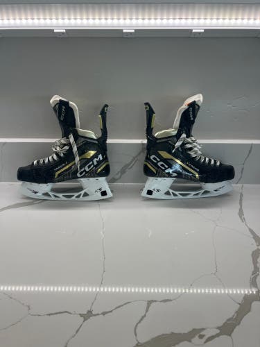 Black/Yellow 2022 CCM AS-V Pro Hockey Skates Regular Width 8 (New)