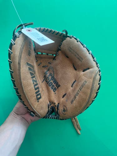 Brown Mizuno Prospect Series PowerClose RH Catcher's Baseball Glove 31" (Used)