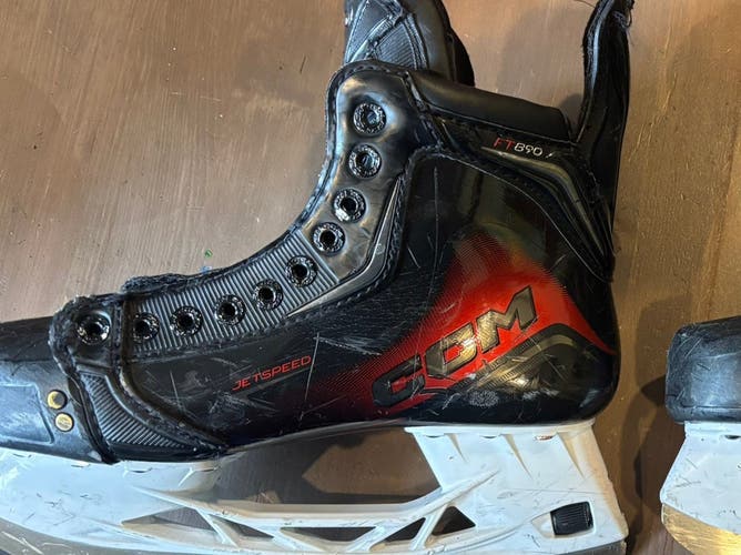 2025 CCM JetSpeed FT890 Hockey Skates Regular Width 6 (Used)
