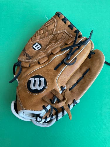 Wilson A950 RH Outfield Softball Glove Brown 12.5"